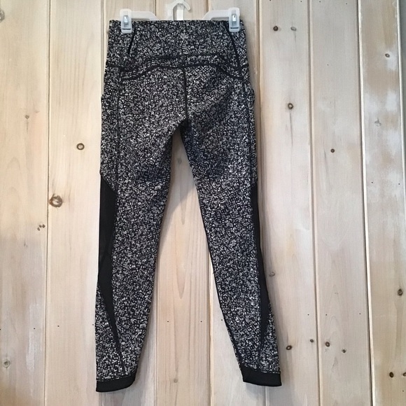 lululemon athletica Black and White Patterned Leggings - Picture 6 of 10